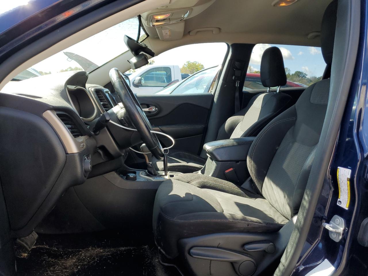 2015 Jeep Cherokee Latitude VIN: 1C4PJMCS6FW565486 Lot: 84792115