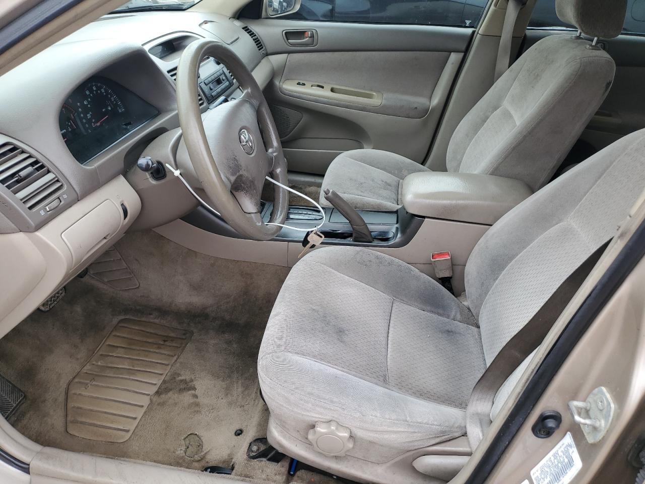 2003 Toyota Camry Le VIN: 4T1BE32K33U118272 Lot: 82317575