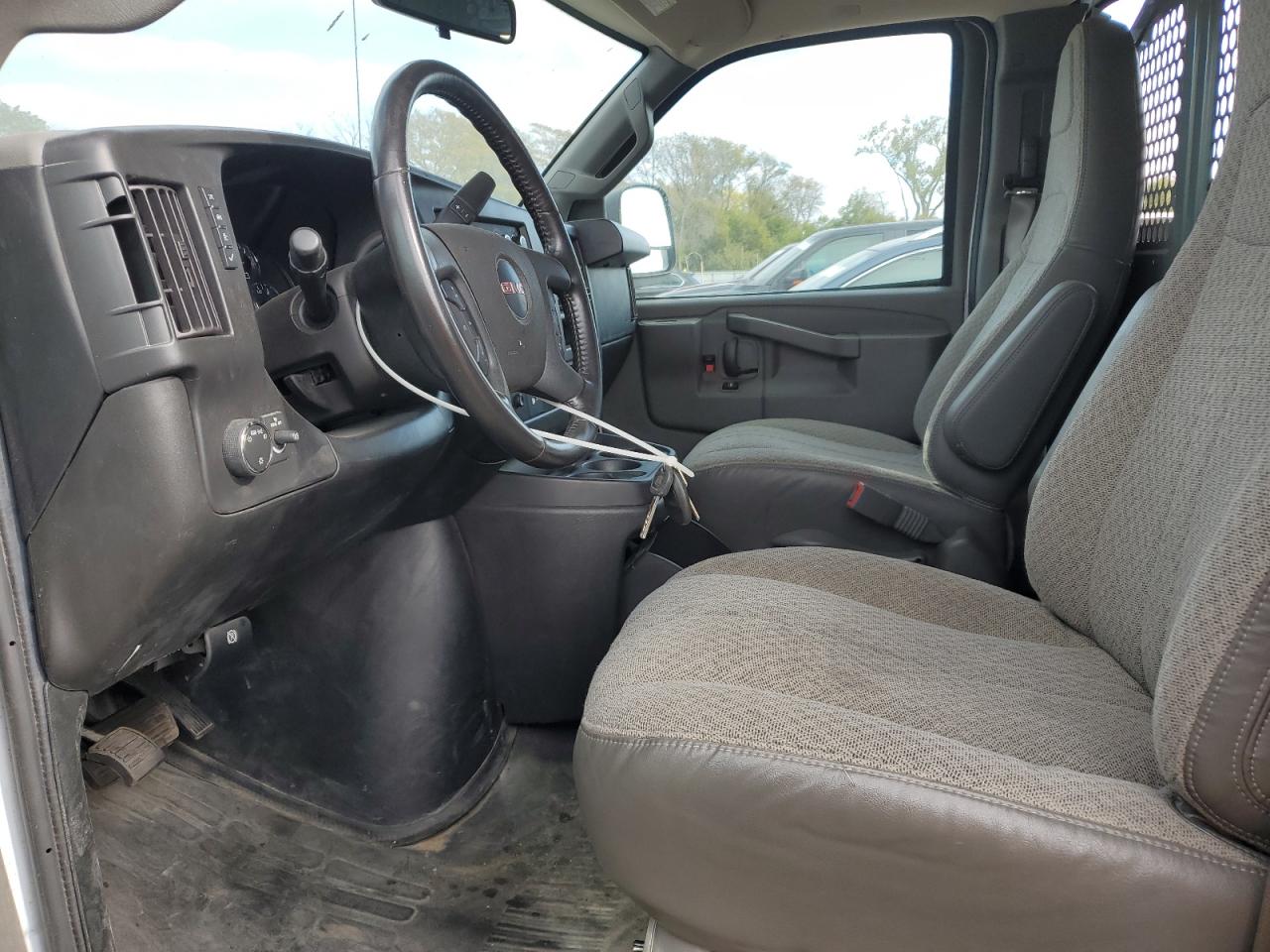 2022 GMC Savana Utility / Service Van VIN: 1GTW7AFP8N1271938 Lot: 84794055