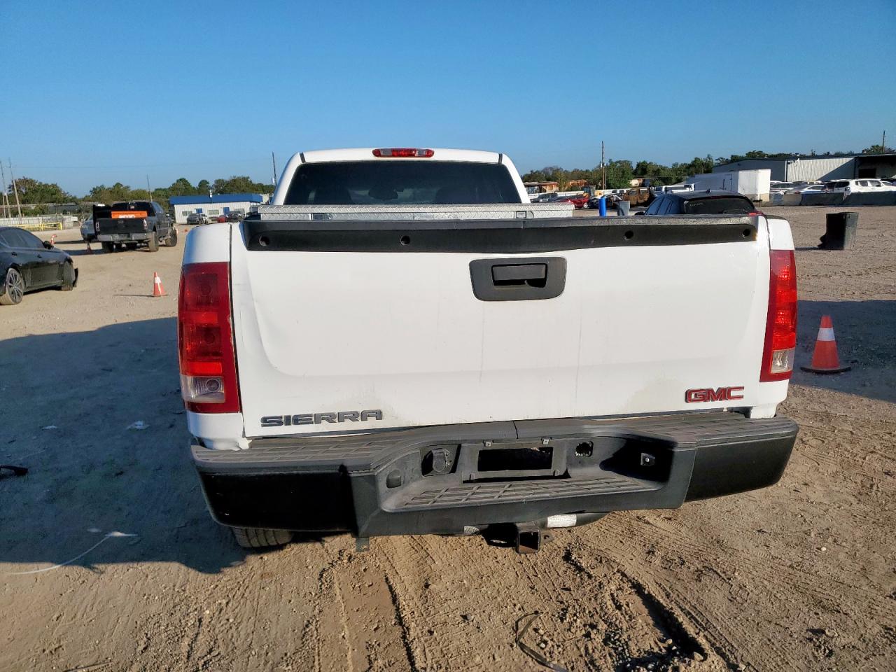 2009 GMC Sierra C1500 VIN: 1GTEC19009E150907 Lot: 85732595