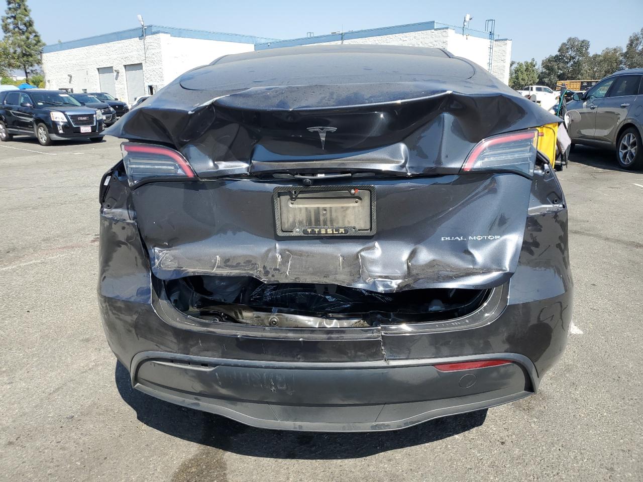 2024 Tesla Model Y VIN: 7SAYGAEE5RF087470 Lot: 84788825