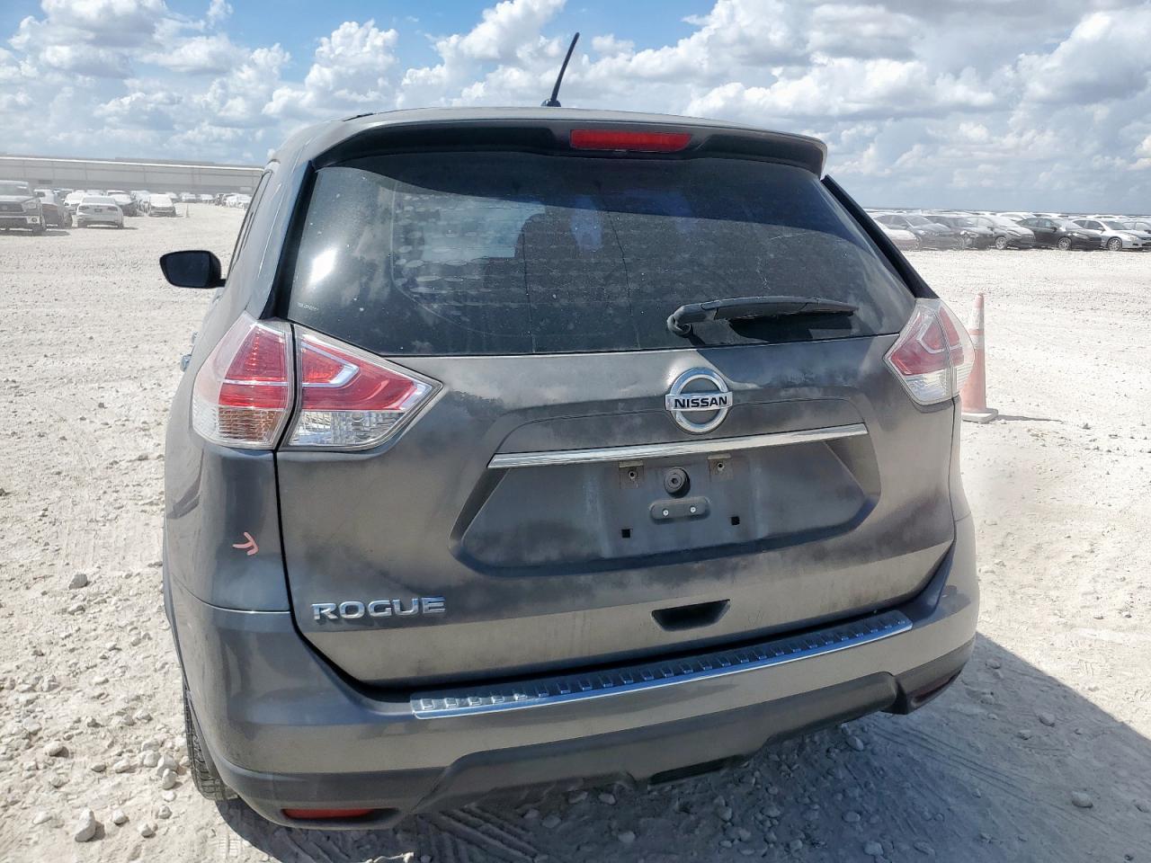2015 Nissan Rogue S VIN: KNMAT2MT7FP513998 Lot: 85321365