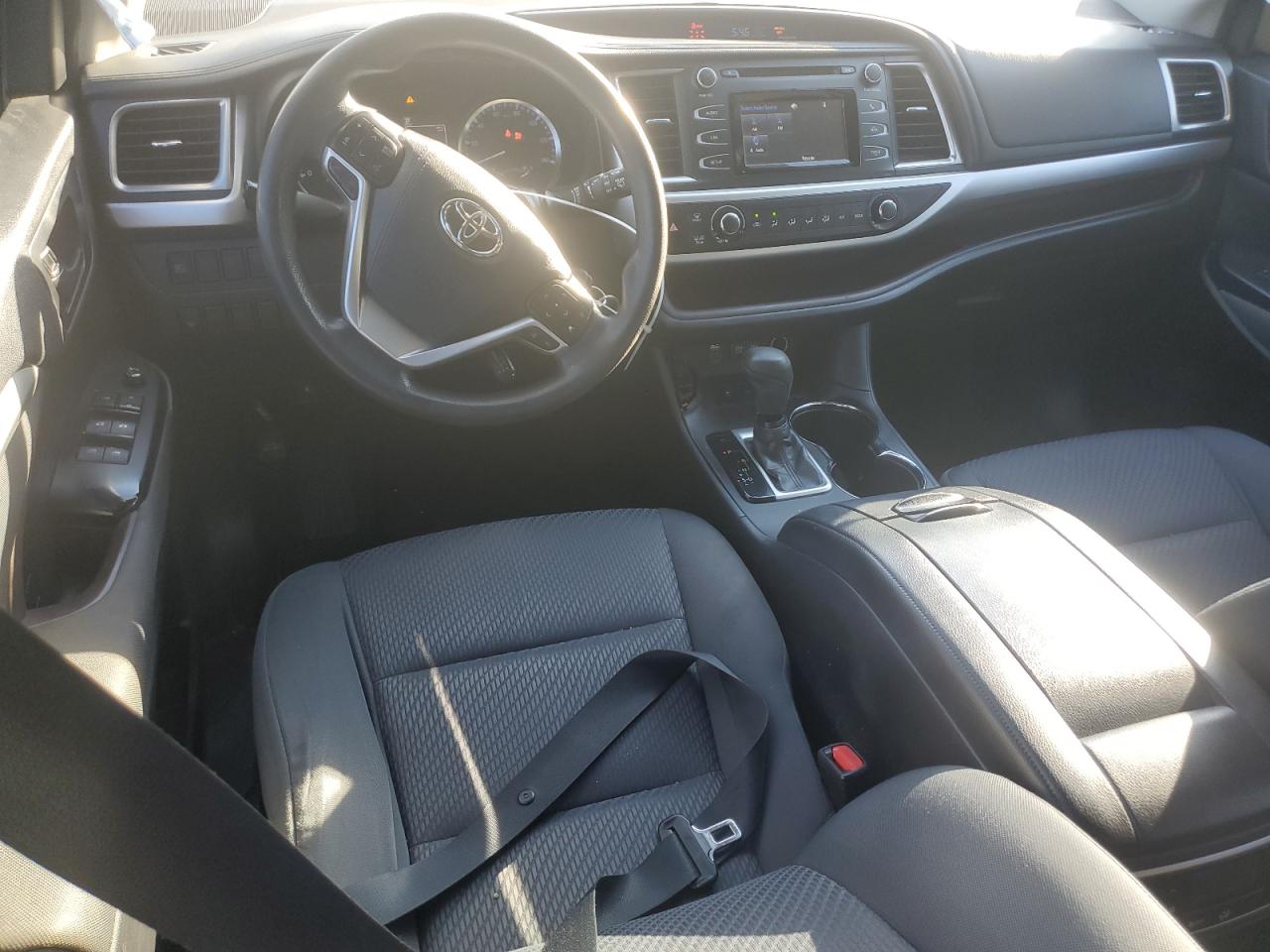 2018 Toyota Highlander Le VIN: 5TDZARFH3JS040562 Lot: 82338505