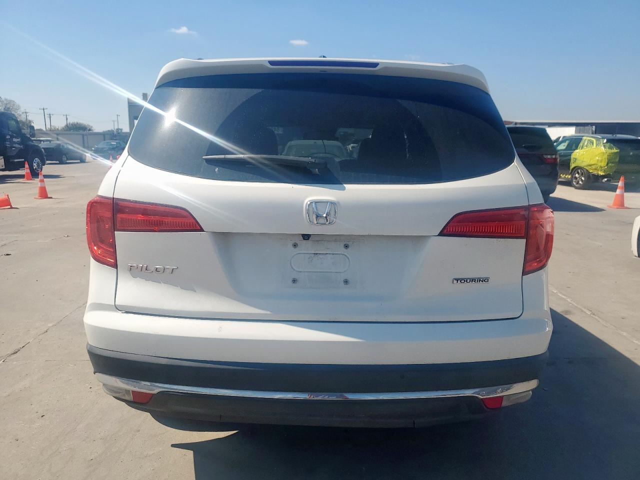 2018 Honda Pilot Touring VIN: 5FNYF5H98JB003510 Lot: 84919825