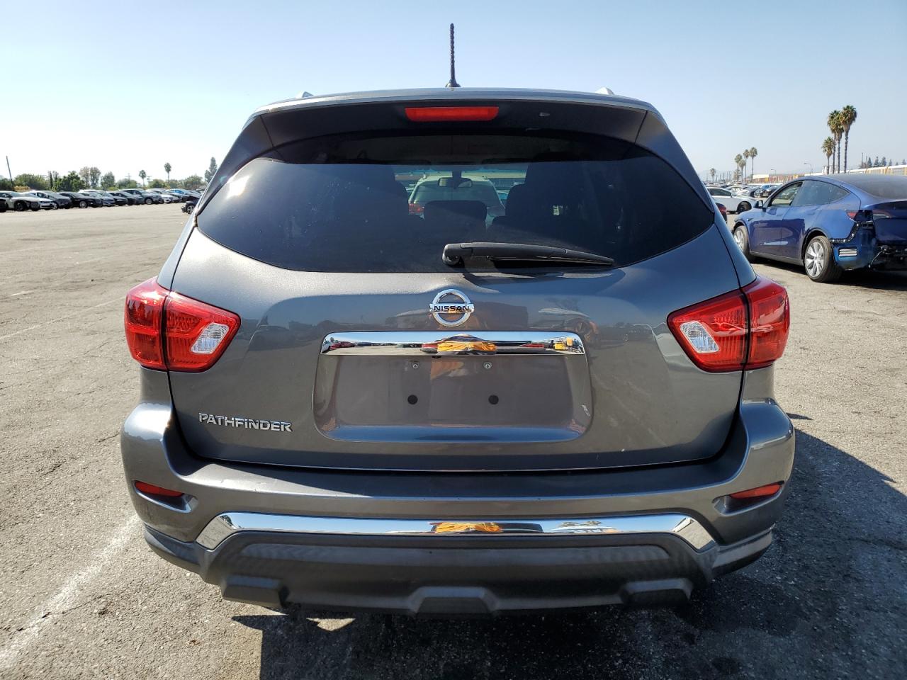 2018 Nissan Pathfinder S VIN: 5N1DR2MN2JC661890 Lot: 85898345