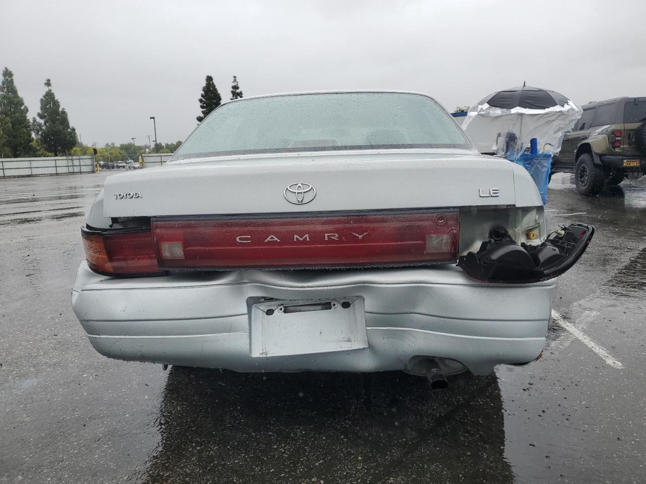 1994 Toyota Camry Le VIN: 4T1SK12E2RU384575 Lot: 86285195