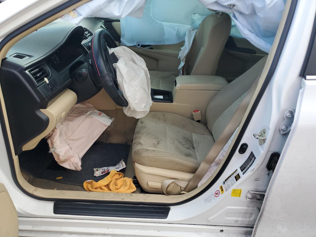 2015 Toyota Camry Le VIN: 995299 Lot: 86592845