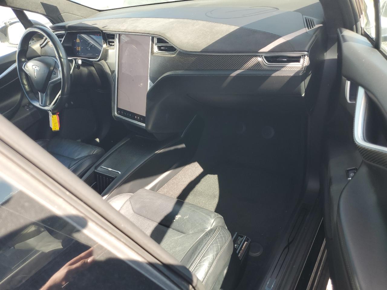 2017 Tesla Model X VIN: 5YJXCDE2XHF054443 Lot: 82227365