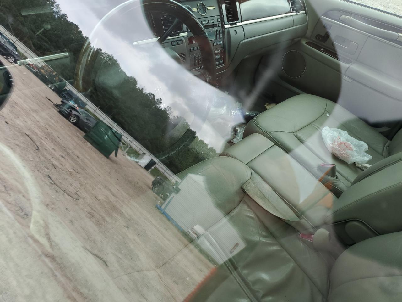 2006 Lincoln Town Car Signature Limited VIN: 1LNHM82W86Y646139 Lot: 81971905