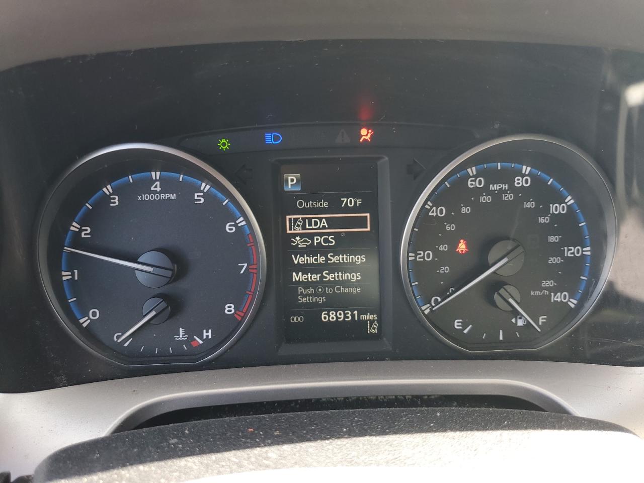 2017 Toyota Rav4 Le VIN: JTMBFREVXHD210657 Lot: 82184535