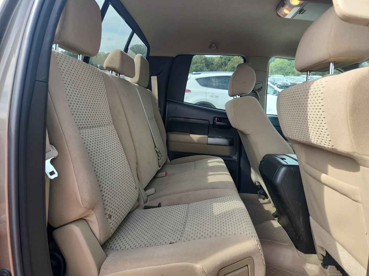 2010 Toyota Tundra Double Cab Sr5 VIN: 5TFUY5F18AX142774 Lot: 82311955