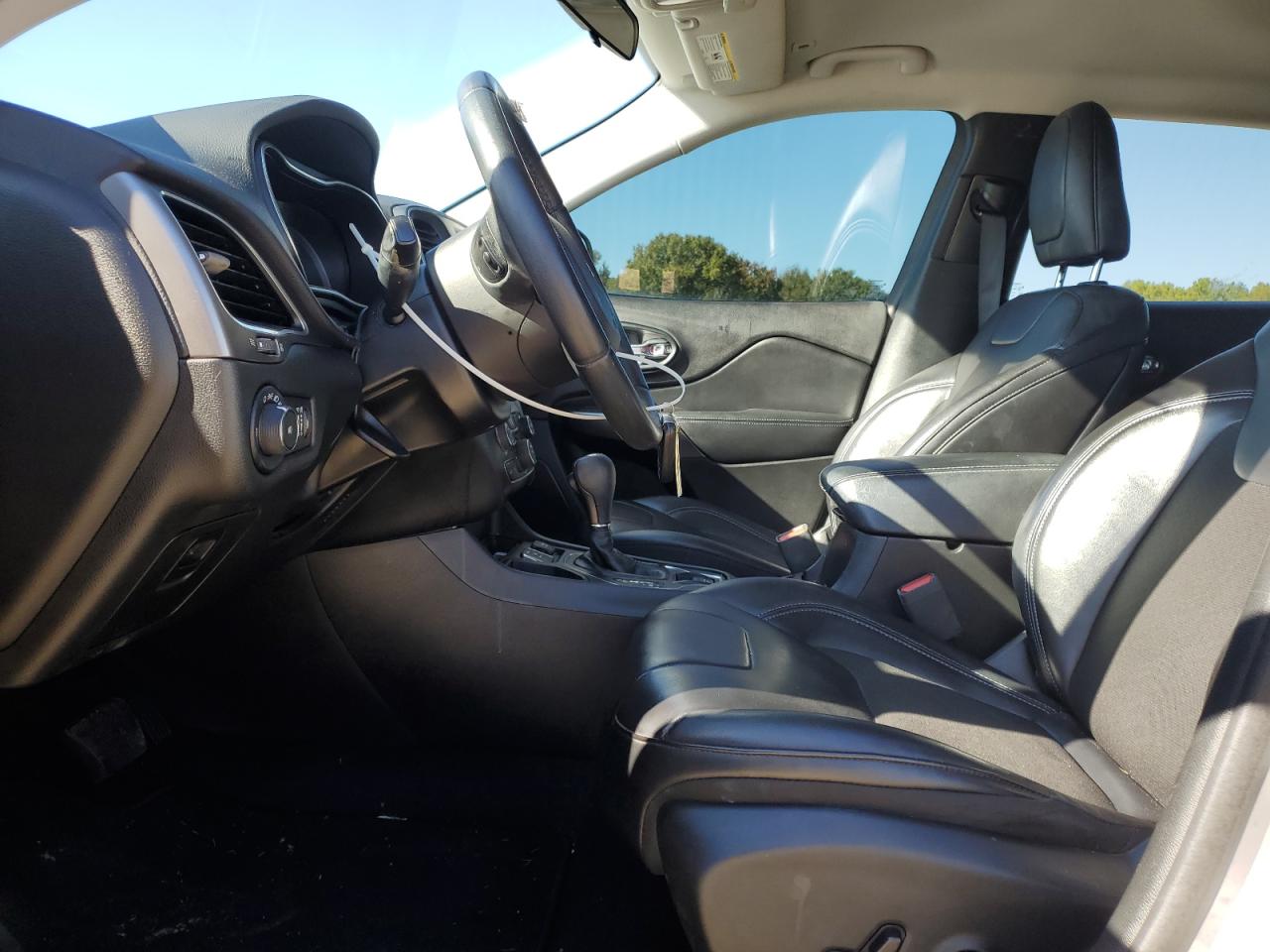 2019 Jeep Cherokee Latitude Plus VIN: 1C4PJLLB0KD301079 Lot: 90936705