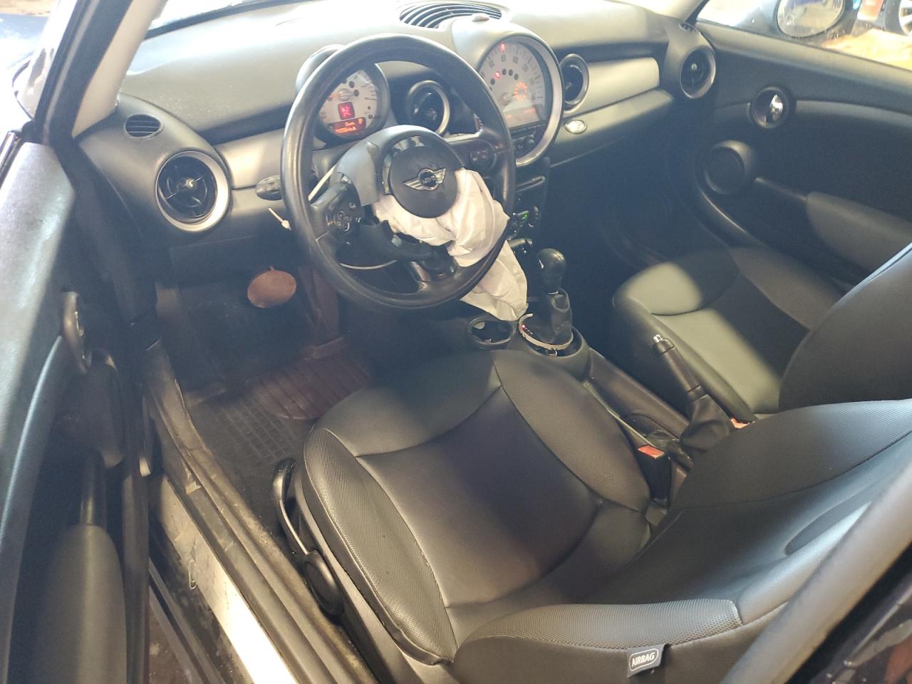 2011 Mini Cooper VIN: WMWSU3C5XBT097499 Lot: 84431405