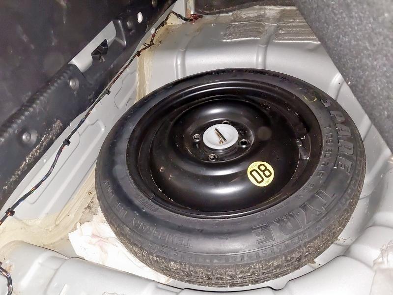 2004 FORD FOCUS 2.0 GHIA 5DR AUTO