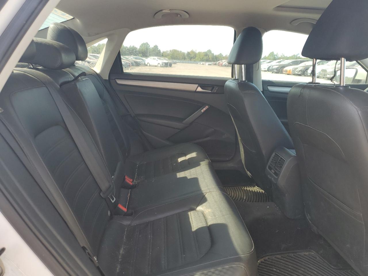 2015 Volkswagen Passat Se VIN: 1VWBT7A30FC011800 Lot: 85328385