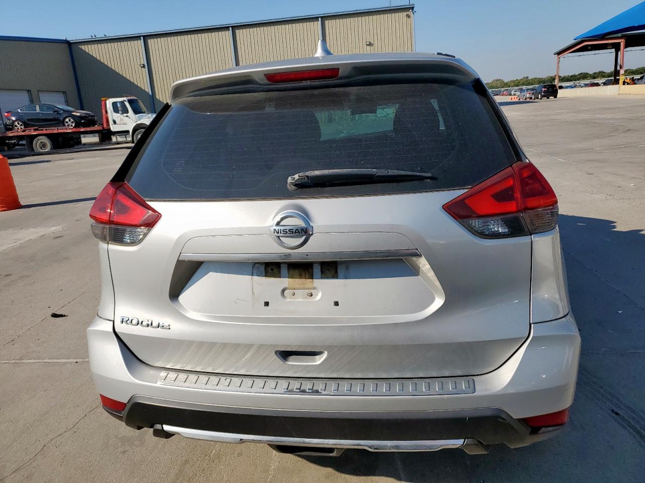 2018 Nissan Rogue S VIN: JN8AT2MT4JW461698 Lot: 85152445