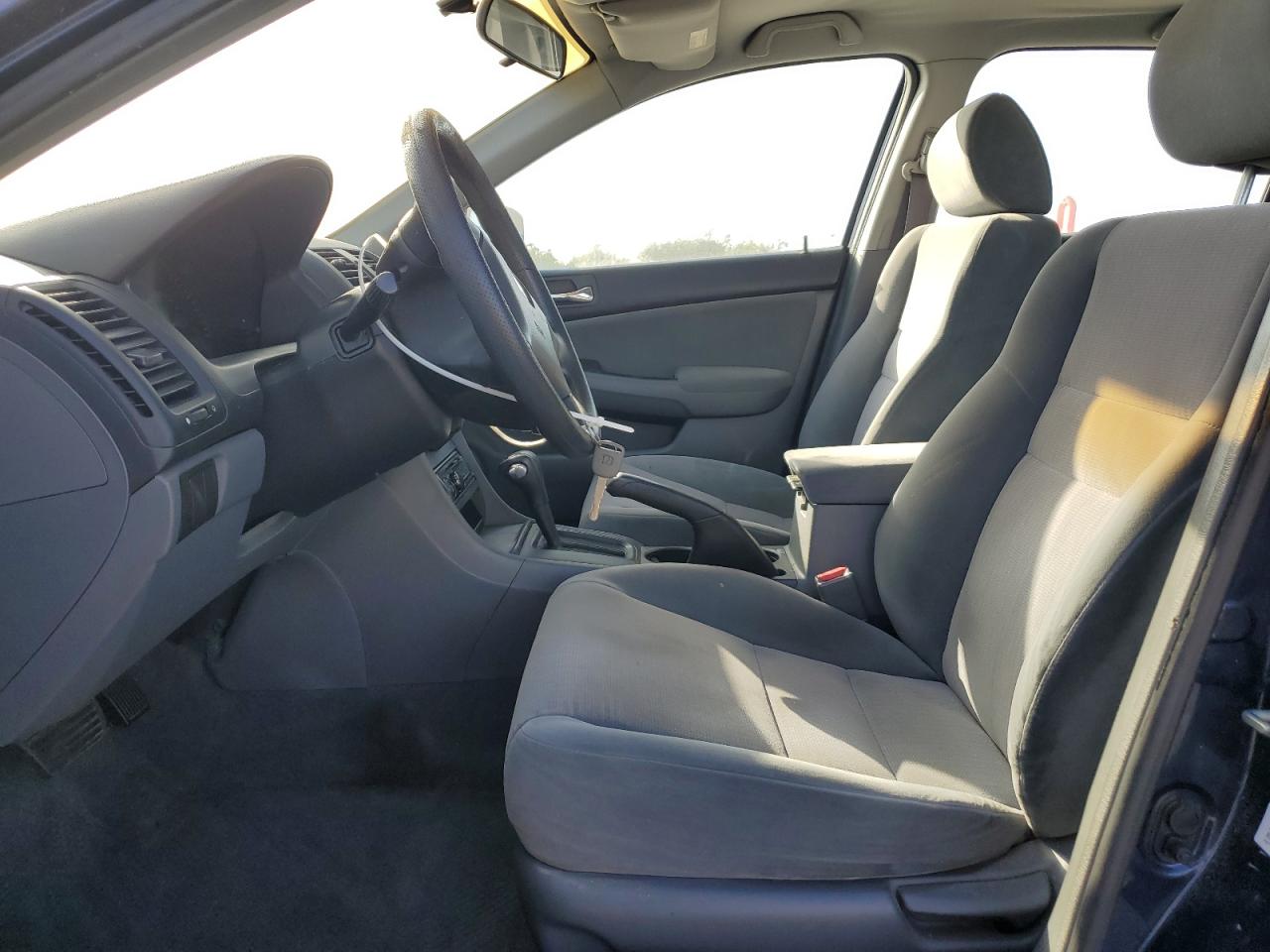 2003 Honda Accord Dx VIN: 1HGCM56143A107289 Lot: 85930675