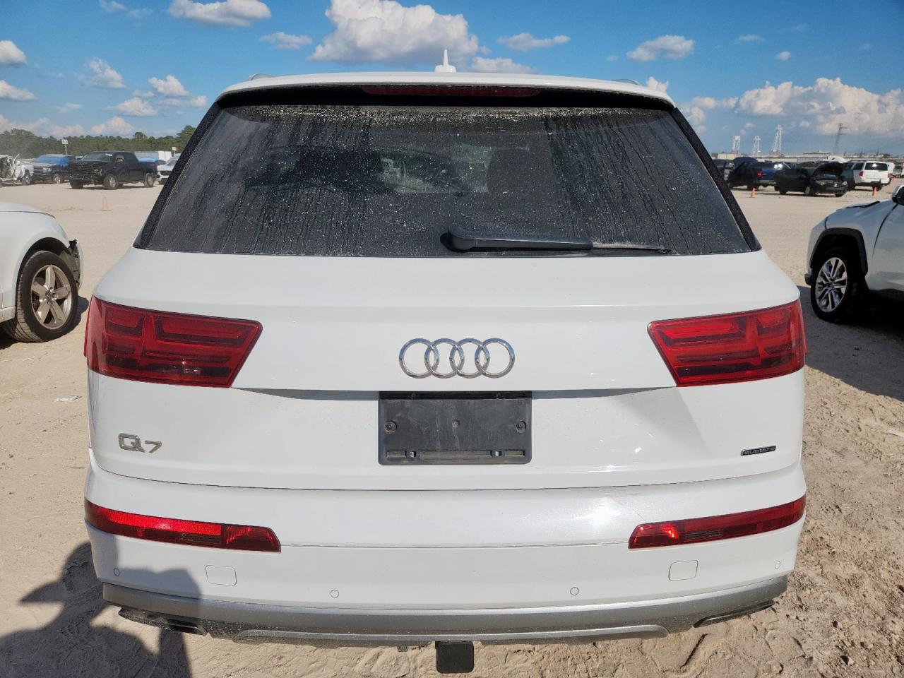 2017 Audi Q7 Premium Plus VIN: WA1LHAF75HD038595 Lot: 82276595