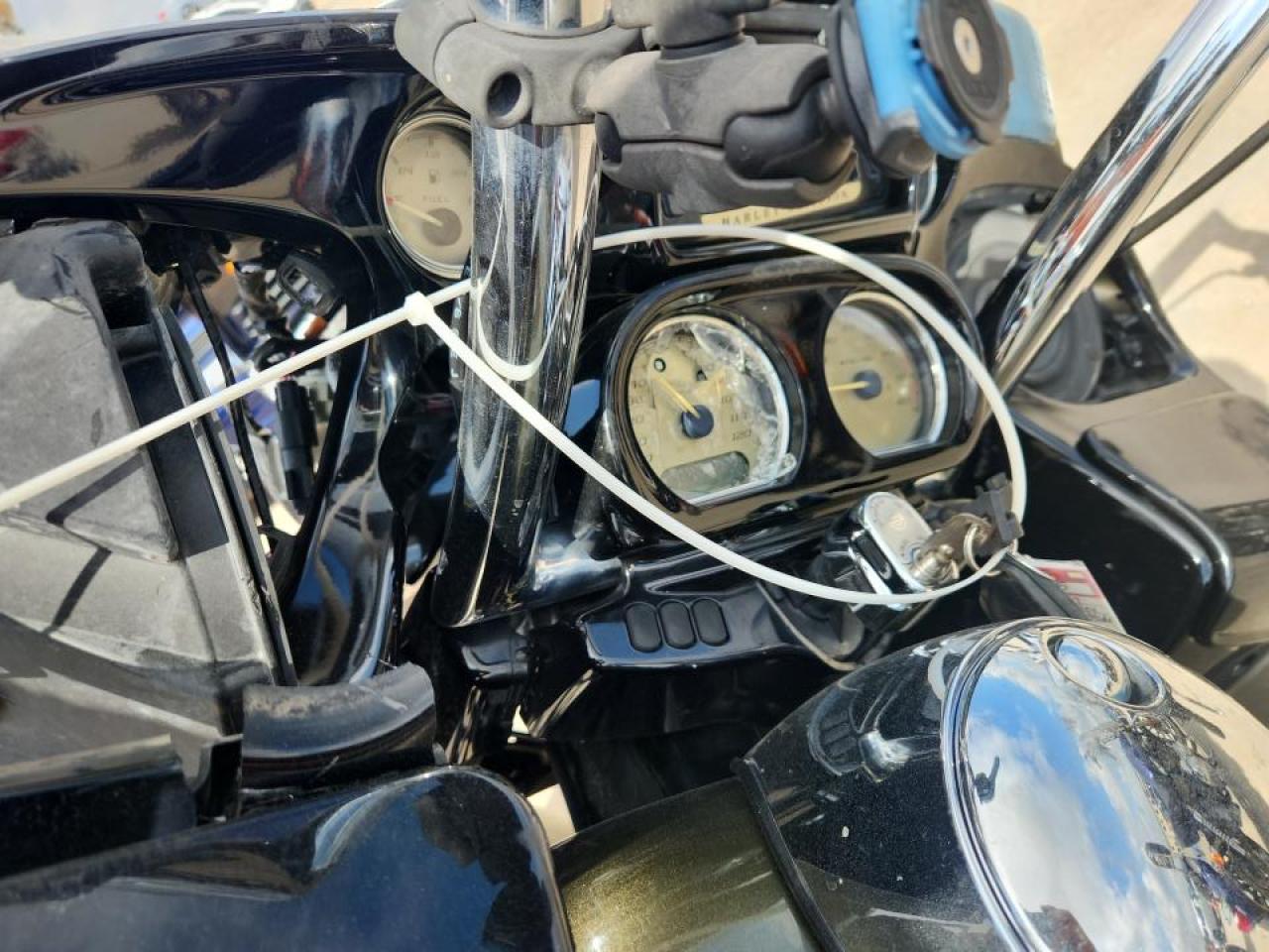 2017 Harley-Davidson Fltrxs Road Glide Special VIN: 1HD1KTC11HB693051 Lot: 89703705