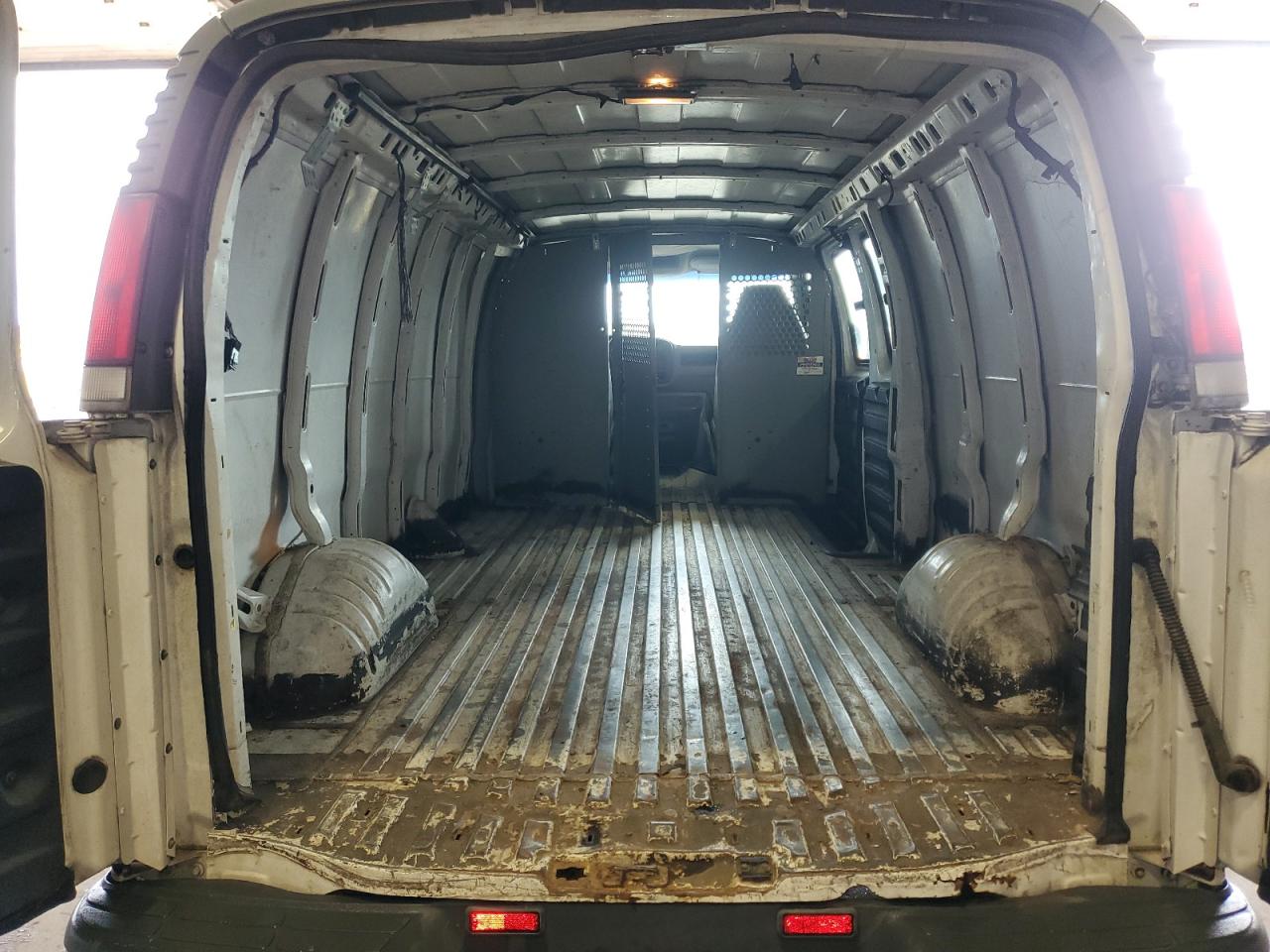 2000 Chev Express Cargo 3500 1 VIN: 1GCHG39R8Y1227847 Lot: 85160805