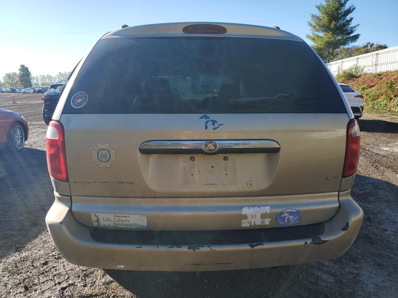 2003 Chrysler Town & Country Lx VIN: 2C4GP443X3R115043 Lot: 85832435