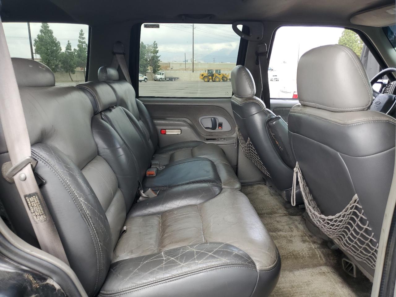 2000 Chevrolet Tahoe C1500 VIN: 1GNEC13RXYR113305 Lot: 82353245