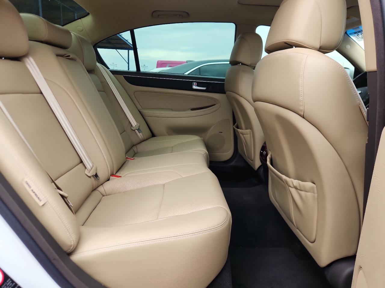 2013 Hyundai Genesis 3.8L VIN: KMHGC4DD2DU222057 Lot: 85596555