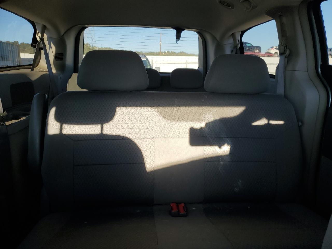 2008 Chrysler Town & Country Lx VIN: 2A8HR44H48R652033 Lot: 84048285