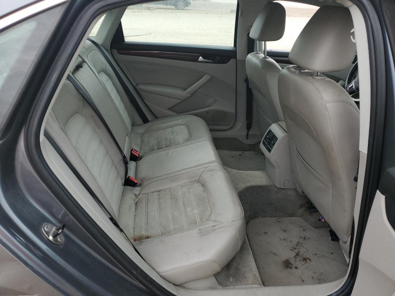 2013 Volkswagen Passat Sel VIN: 1VWCM7A32DC083113 Lot: 85781455