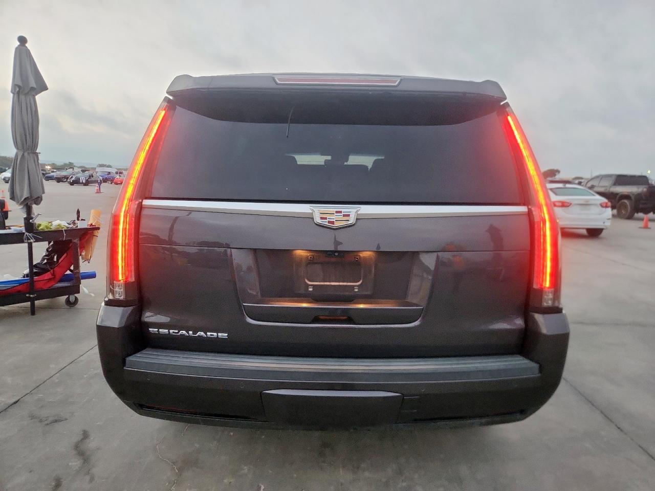 2018 Cadillac Escalade Luxury VIN: 1GYS3BKJ7JR135954 Lot: 89872895