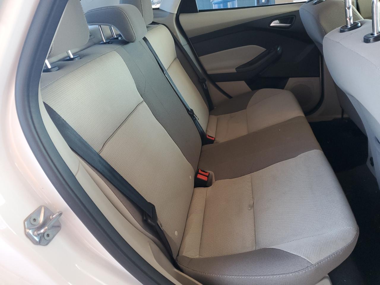 2014 Ford Focus Se VIN: 1FADP3F23EL383208 Lot: 89931995