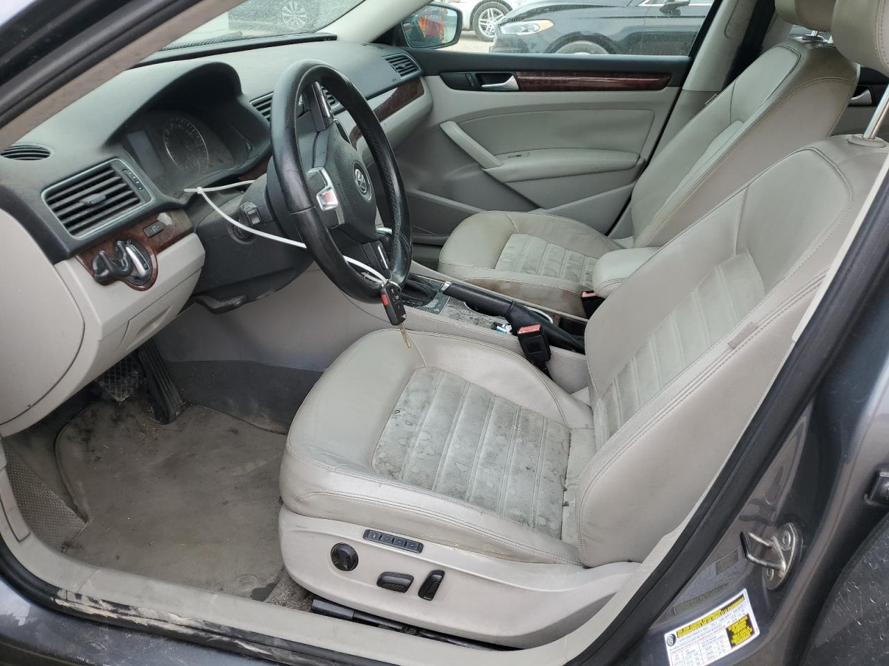 2013 Volkswagen Passat Sel VIN: 1VWCM7A32DC083113 Lot: 85781455