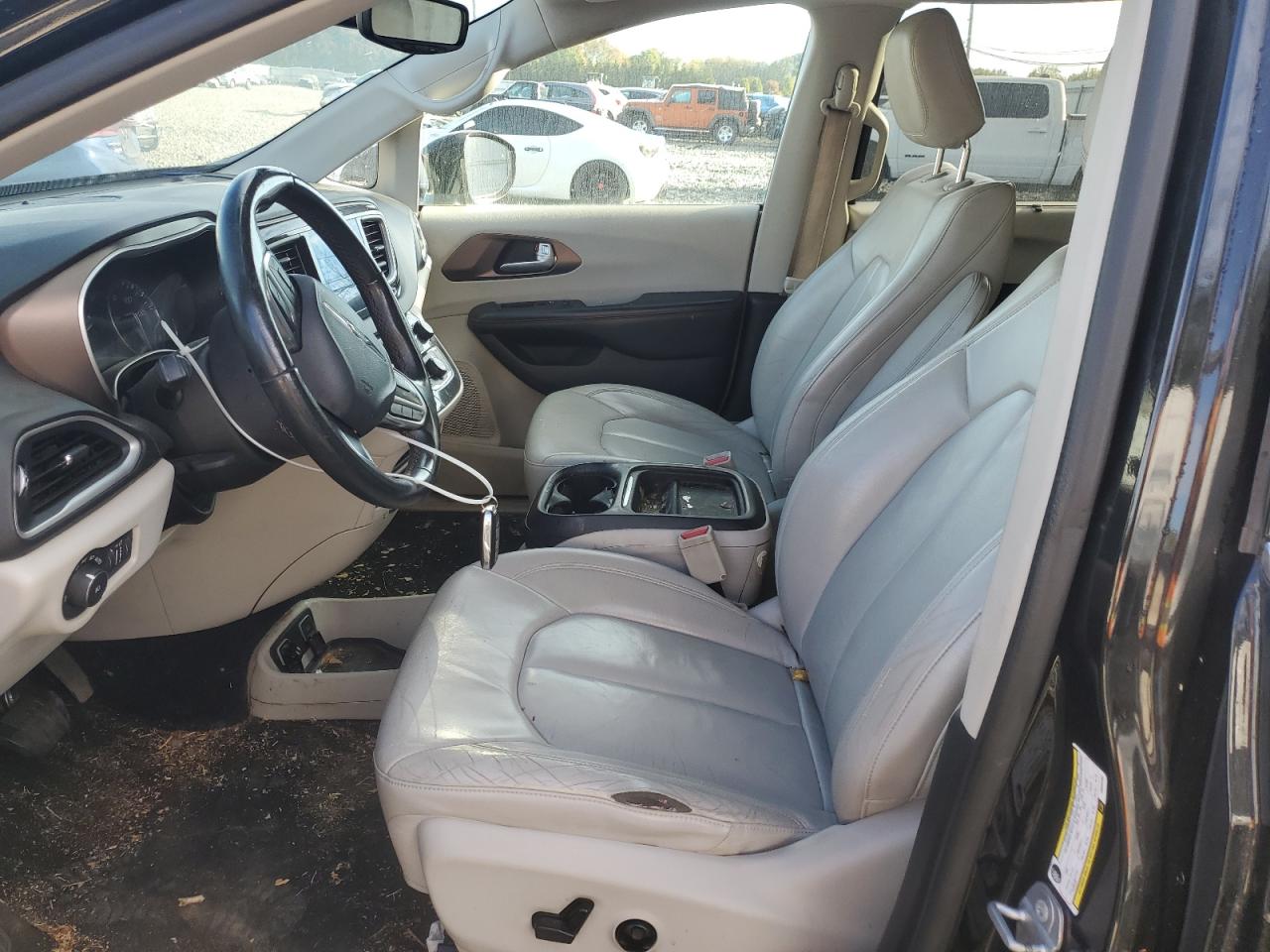 2017 Chrysler Pacifica Touring L VIN: 2C4RC1BG5HR565392 Lot: 82311305