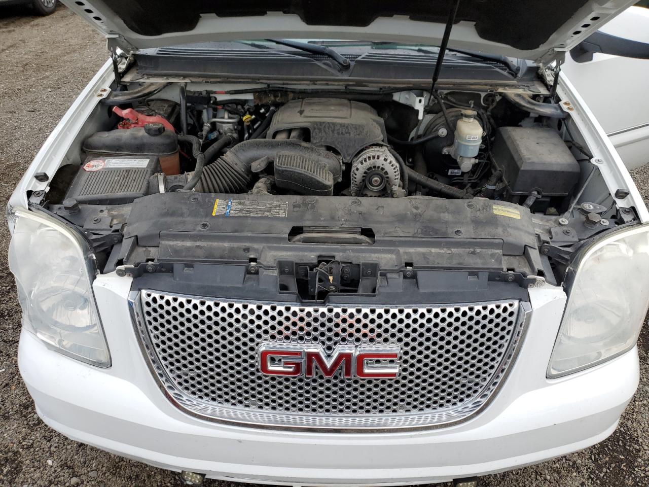 2008 GMC Yukon Denali VIN: 1GKFK63848J135582 Lot: 86899005