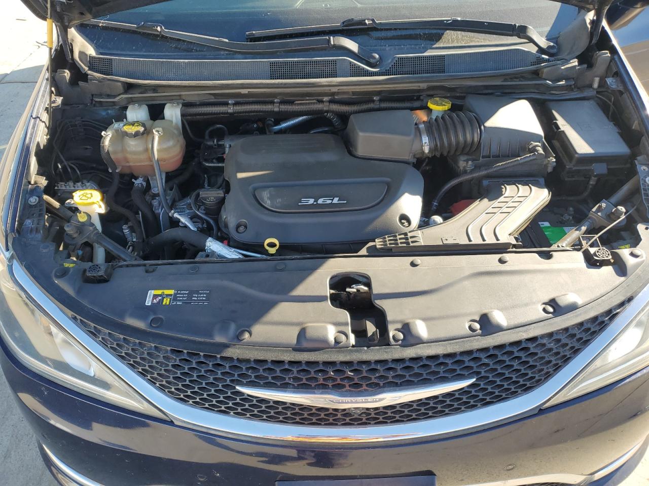 2017 Chrysler Pacifica Limited VIN: 2C4RC1GG3HR649090 Lot: 82569415