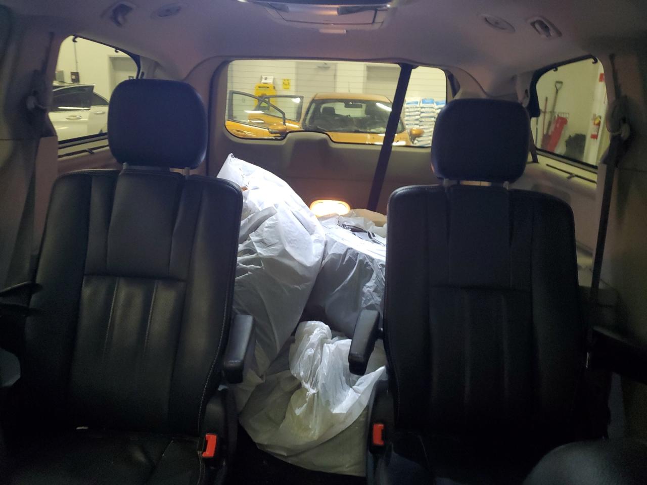 2016 Chrysler Town & Country Touring L VIN: 2C4RC1CGXGR285688 Lot: 82748405