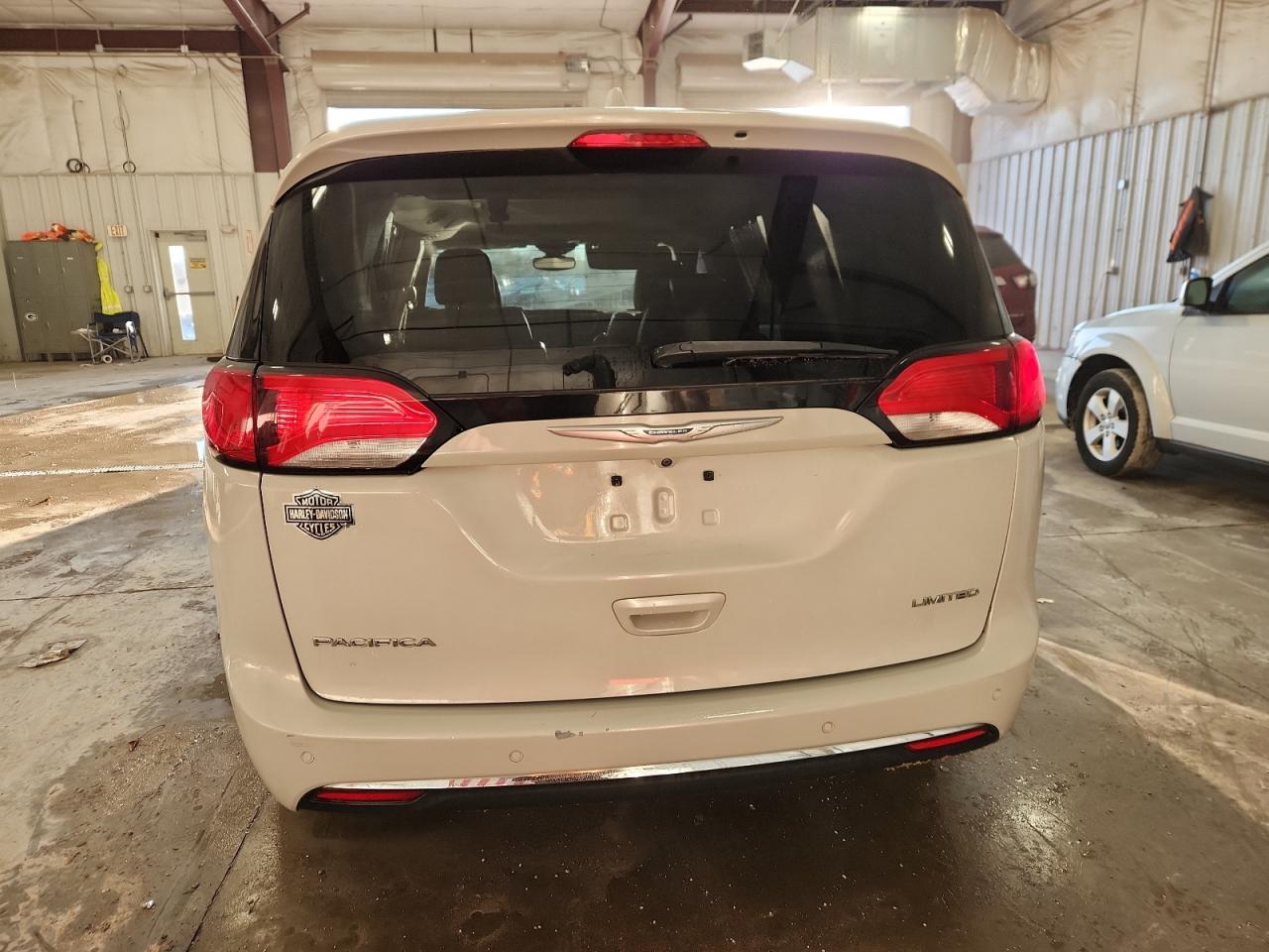 2017 Chrysler Pacifica Limited VIN: 2C4RC1GG6HR565121 Lot: 86852545