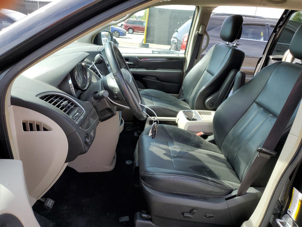 2015 Chrysler Town & Country Touring L VIN: 2C4RC1CG4FR716590 Lot: 82001275