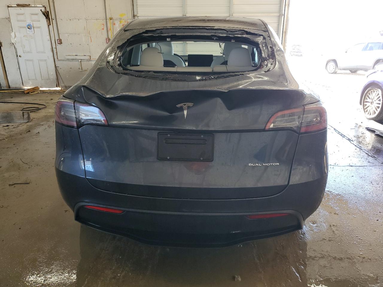 2024 Tesla Model Y VIN: 7SAYGDEE3RA223402 Lot: 86670605