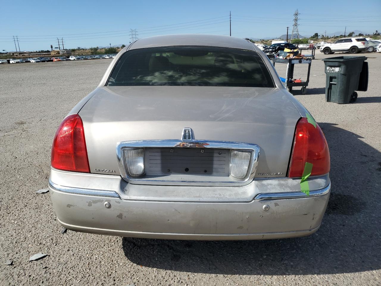 2003 Lincoln Town Car Signature VIN: 1LNHM82W63Y614544 Lot: 82208735