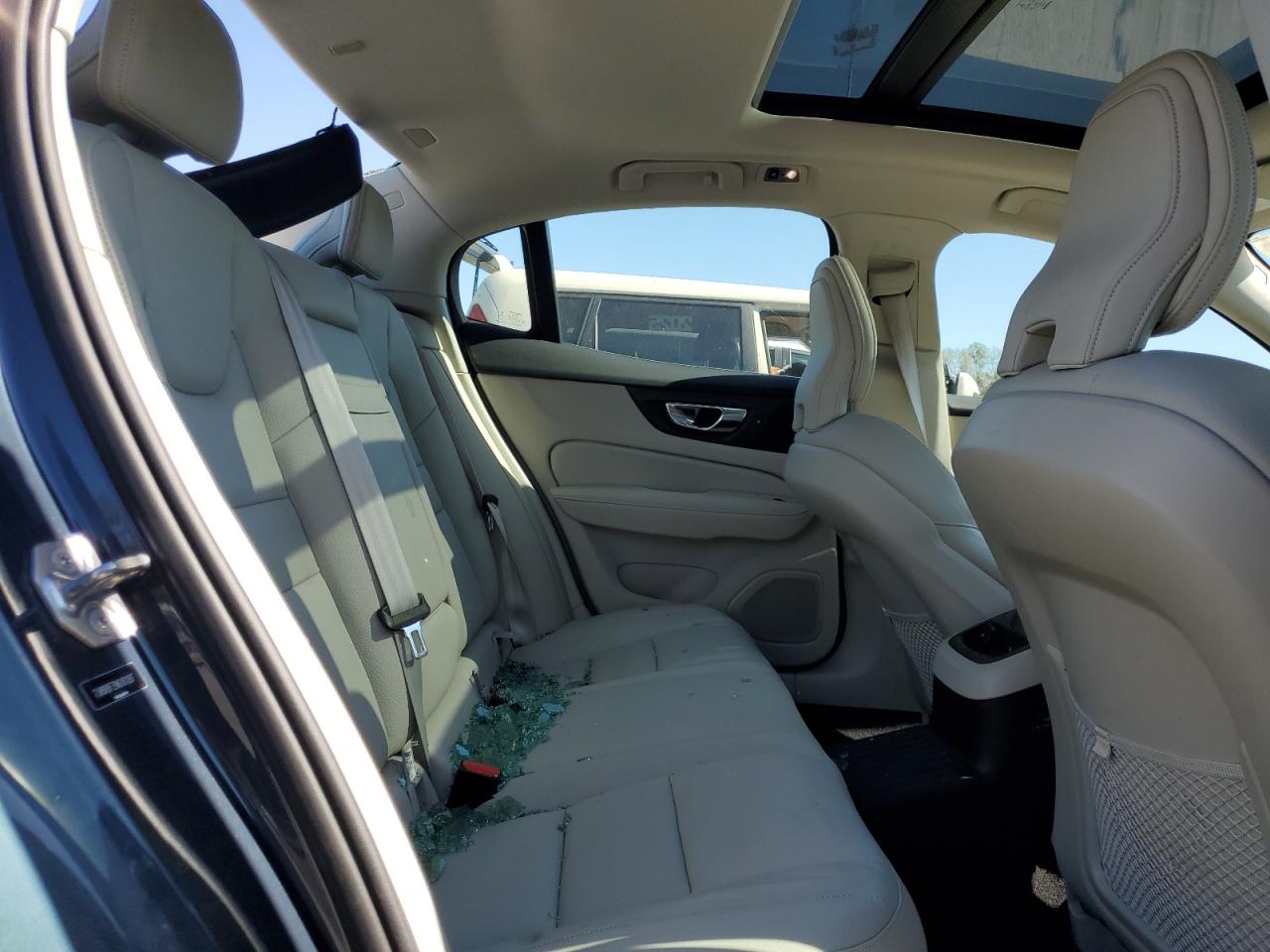 2022 Volvo S60 T8 Recharge R-Design Expression VIN: 7JRBR0FZ9NG161287 Lot: 85309315