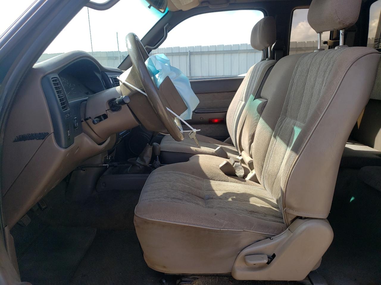 1998 Toyota Tacoma Xtracab VIN: 4TAWN72NXWZ066780 Lot: 82195955