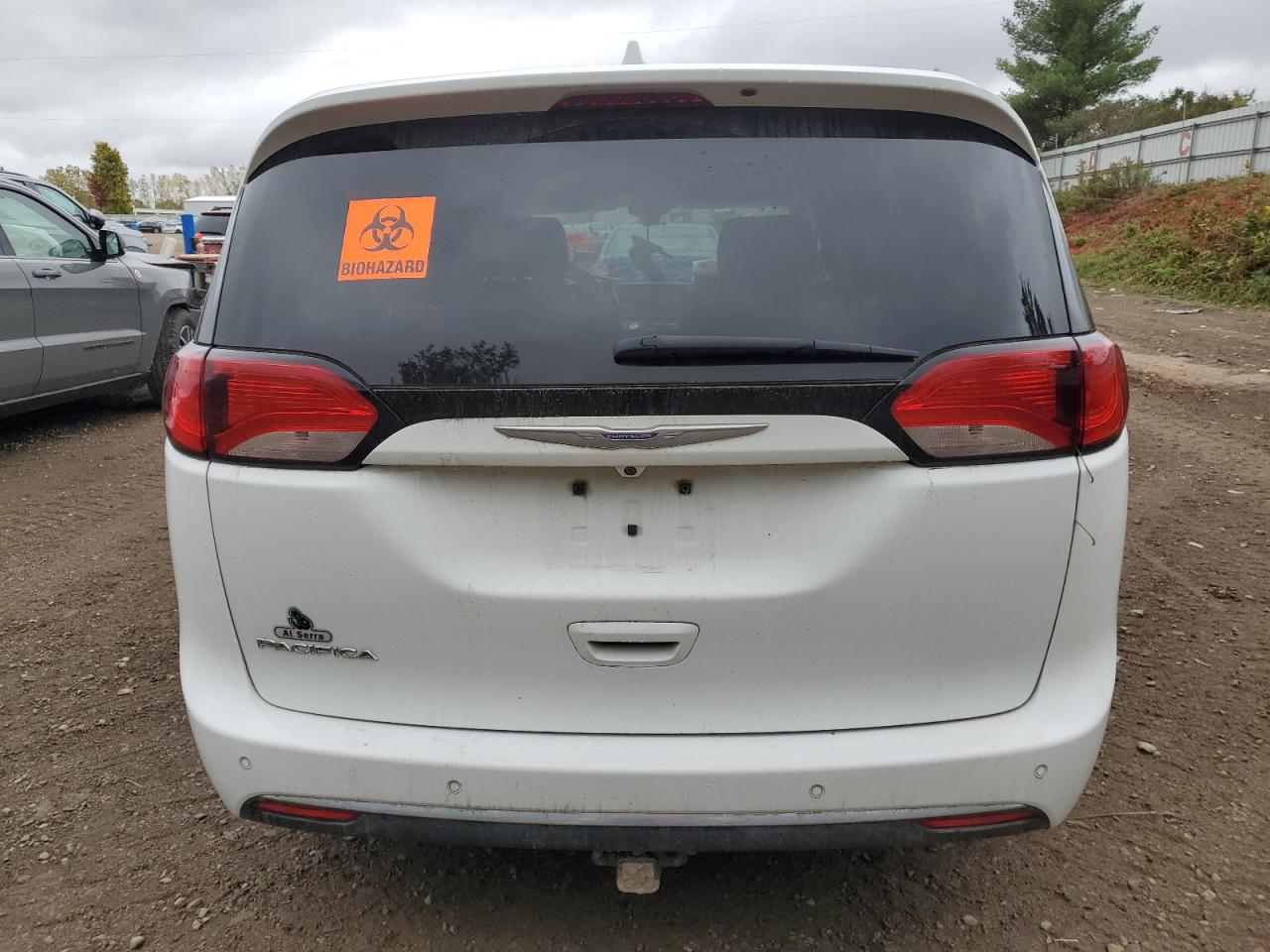 2017 Chrysler Pacifica Touring L VIN: 2C4RC1BG2HR823948 Lot: 86632305