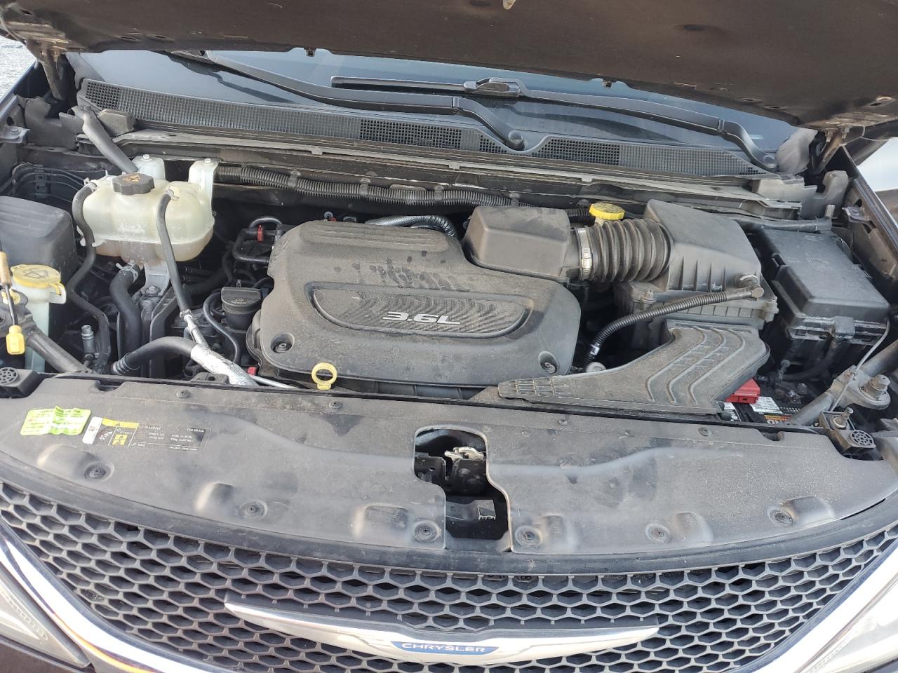 2018 Chrysler Pacifica Touring L VIN: 2C4RC1BG2JR142100 Lot: 82684065