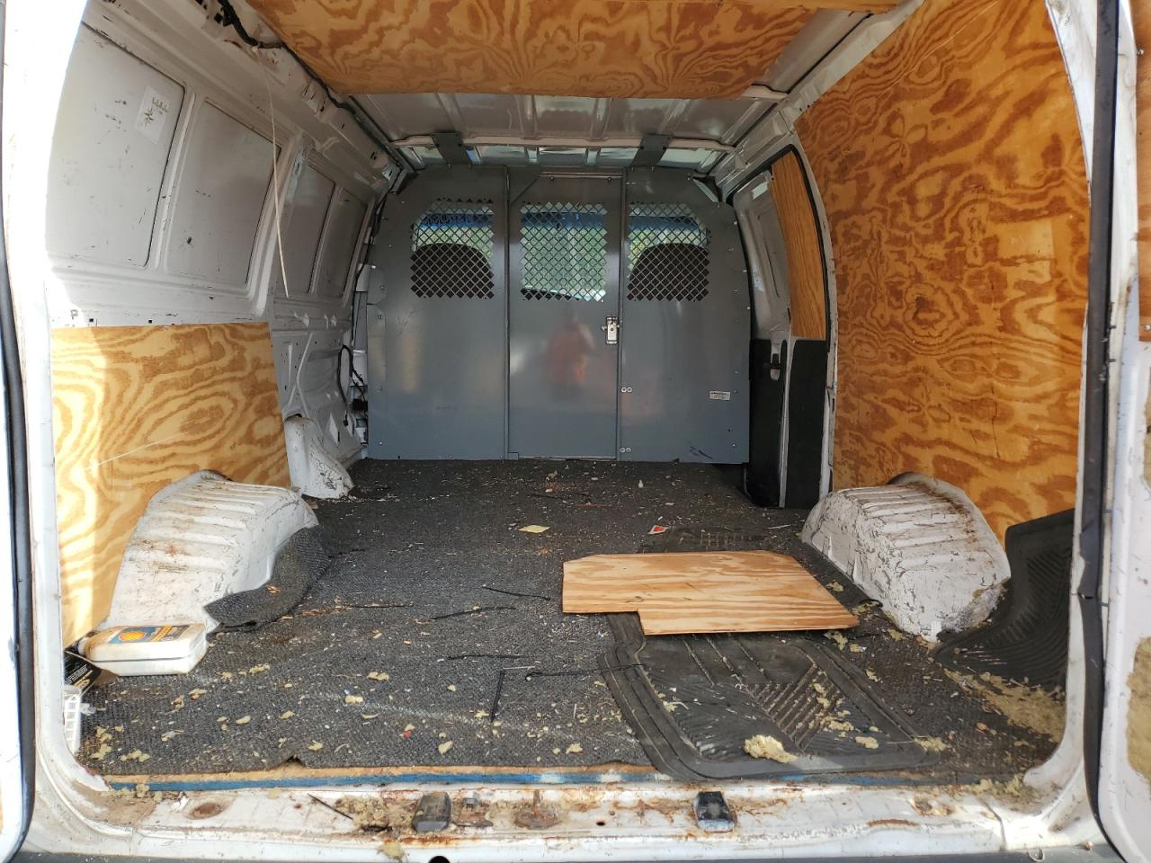 2001 Ford Econoline E250 Van VIN: 1FTNE24L91HB08529 Lot: 84700555