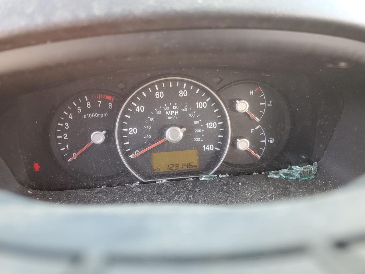 2008 Kia Rondo Lx VIN: KNAFG526087172484 Lot: 84717225