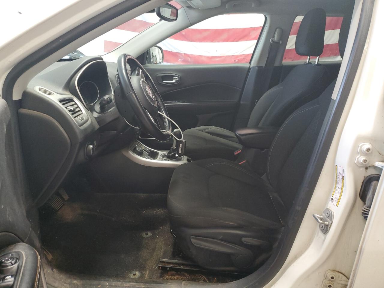 2018 Jeep Compass Sport VIN: 3C4NJDAB5JT303080 Lot: 82398815