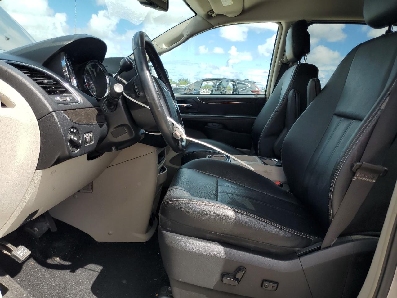 2016 Chrysler Town & Country Touring VIN: 2C4RC1BG9GR295307 Lot: 82258835