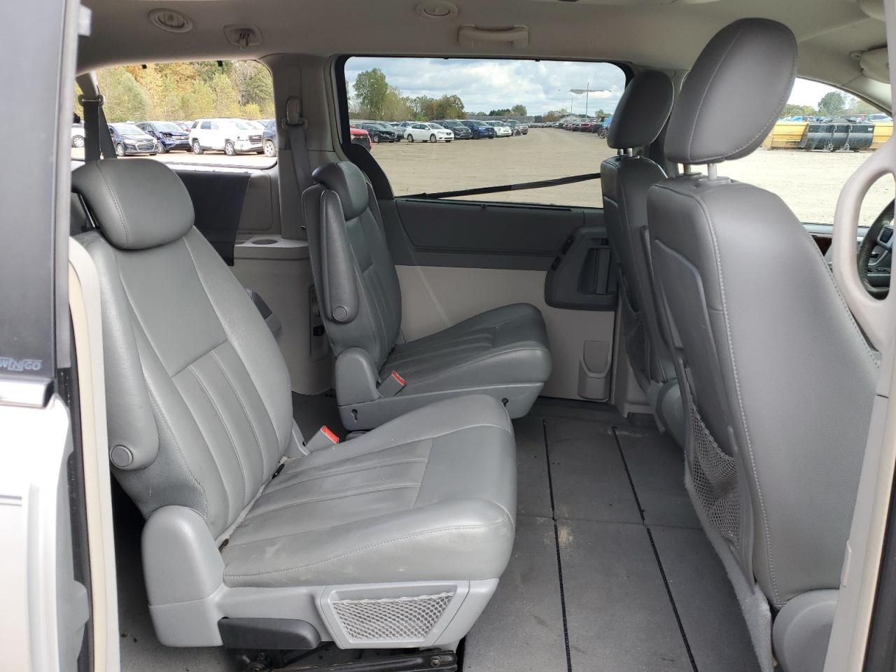 2010 Chrysler Town & Country Touring VIN: 2A4RR5D10AR129211 Lot: 86691185