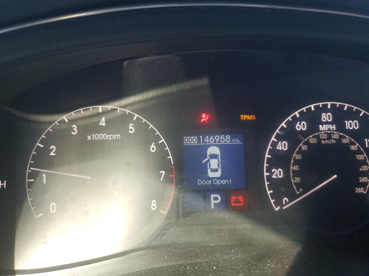 2011 Hyundai Genesis 3.8L VIN: KMHGC4DEXBU142401 Lot: 86495215
